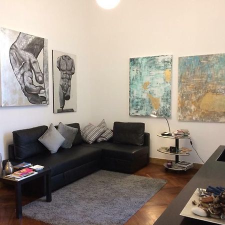 Vesuvius Suite - Elegante Appartamento In Centro Неаполь Екстер'єр фото