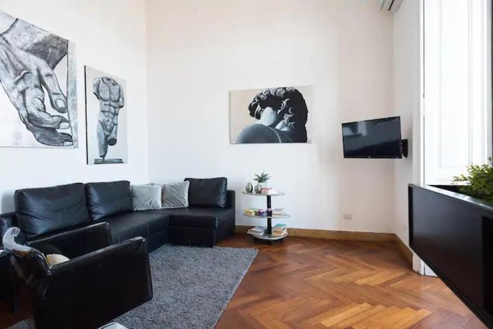 Vesuvius Suite - Elegante Appartamento In Centro Неаполь Екстер'єр фото