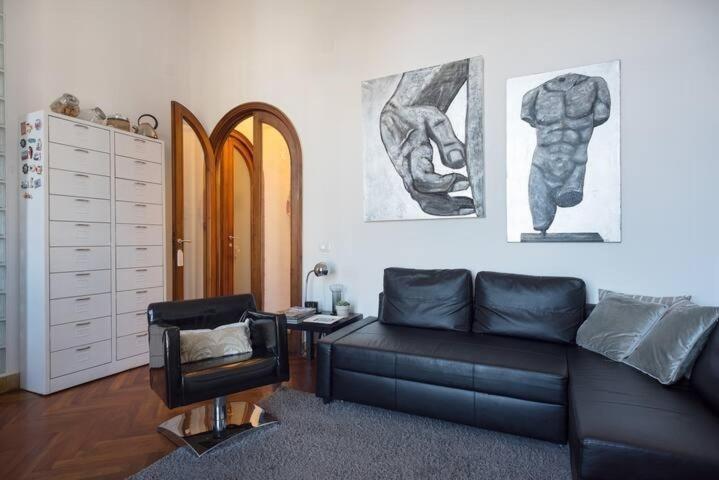 Vesuvius Suite - Elegante Appartamento In Centro Неаполь Екстер'єр фото