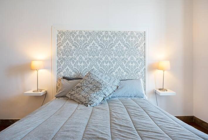 Vesuvius Suite - Elegante Appartamento In Centro Неаполь Екстер'єр фото