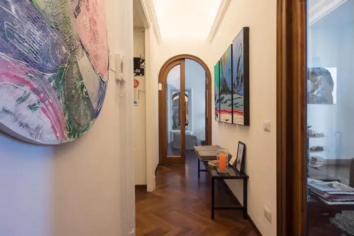 Vesuvius Suite - Elegante Appartamento In Centro Неаполь Екстер'єр фото