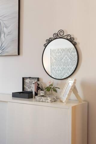 Vesuvius Suite - Elegante Appartamento In Centro Неаполь Екстер'єр фото