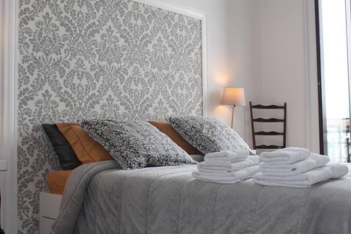 Vesuvius Suite - Elegante Appartamento In Centro Неаполь Екстер'єр фото