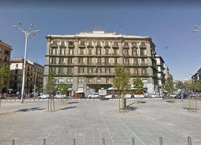 Vesuvius Suite - Elegante Appartamento In Centro Неаполь Екстер'єр фото