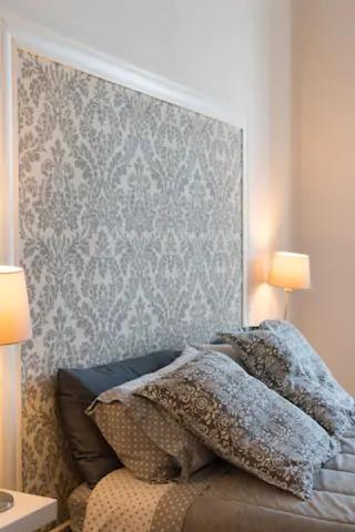 Vesuvius Suite - Elegante Appartamento In Centro Неаполь Екстер'єр фото