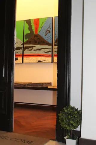 Vesuvius Suite - Elegante Appartamento In Centro Неаполь Екстер'єр фото