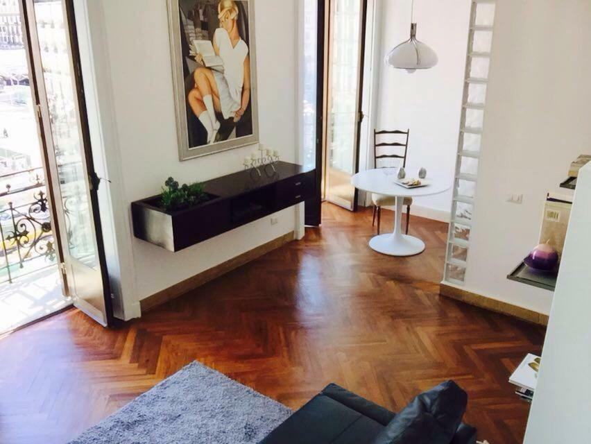 Vesuvius Suite - Elegante Appartamento In Centro Неаполь Екстер'єр фото