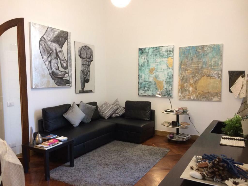 Vesuvius Suite - Elegante Appartamento In Centro Неаполь Екстер'єр фото